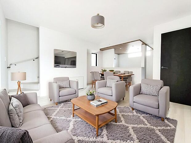【☆Livingroom☆】
家族のコミュニケーションを重視した対面式キッチン・リビングイン階段プランです。
※家具をCGで加工しています。家具付き販売ではございません。