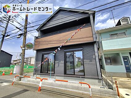 外観（角地・2階建て）