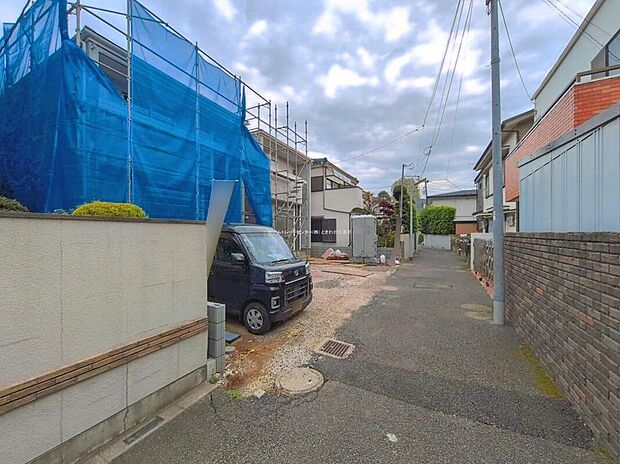 【前面道路含む現地写真】カースペースございます。
平日・お仕事帰りなど、いつでもご案内いたします！お気軽にお問い合わせ下さい。