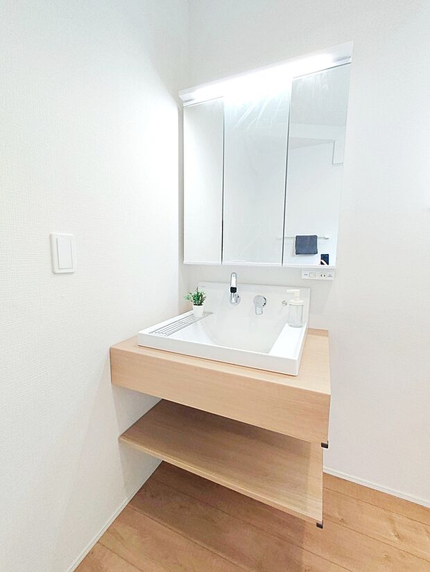 【☆Washstand☆】
お洒落なオープンサニタリー。明るく清潔感溢れます。毎日使う場所だからこそ、快適な空間となっております。