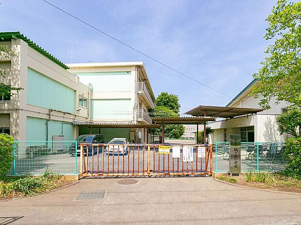 ふじみ野市立鶴ケ丘小学校（約740m）