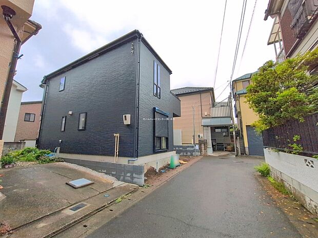 【☆前面道路の様子☆】カースペースございます。
この街で・この家で暮らしたいと思わせる理由を是非現地でお確かめ下さい。
現地をご覧いただきながら、住まいの夢をお聞かせください。