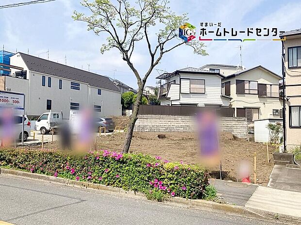 【現地外観写真】☆現地の様子☆明るい南東道路に面し、閑静な住宅地です。大小さまざまな公園が点在する、自然豊かな人気エリアです♪