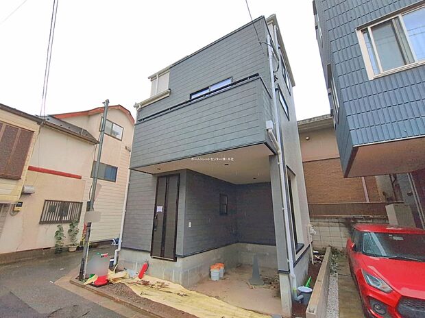 【現地外観写真】一戸建ての大きなメリットは、「自分の土地」を自由に使えること。好きなペットが飼えるほか、ガーデニングやＤＩＹ、車やバイクの手入れなど様々な趣味を楽しめます♪