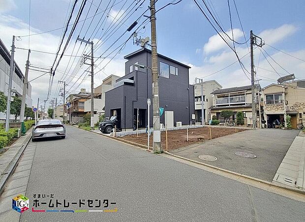 【前面道路含む現地写真】カースペースございます。
この街で・この家で暮らしたいと思わせる理由を是非現地でお確かめ下さい。
現地をご覧いただきながら、住まいの夢をお聞かせください。