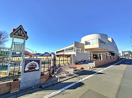 大泉小鳩幼稚園 640m (徒歩8分)
