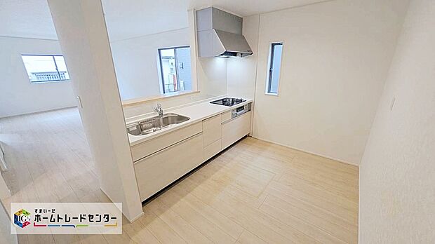 【キッチン】☆kitchen☆
収納たっぷりなので調理器具や調味料も出し入れしやすいですね。お子様と一緒にお料理もできます。