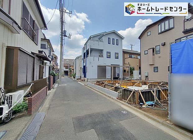 【☆前面道路の様子☆】カースペース1台可能です。
当日のご見学予約も承ります。同じものは２つとない「夢のマイホーム」との出会いが待っているかもしれません。