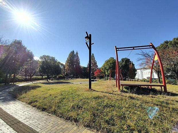 東原親水公園(約642m)