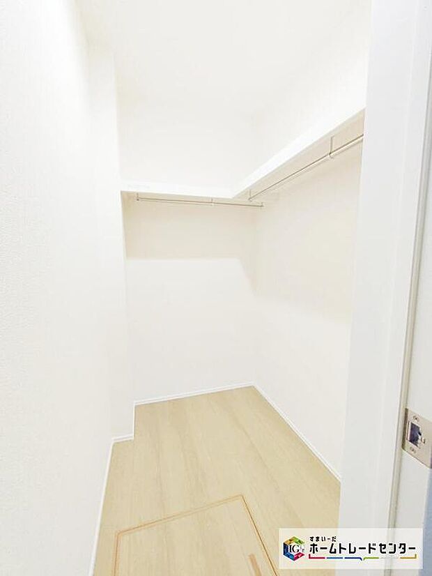 【収納】収納力豊富なウォークインクローゼットを設置。洋服や小物類など、目的に応じてすっきり美しい収納を実現します。