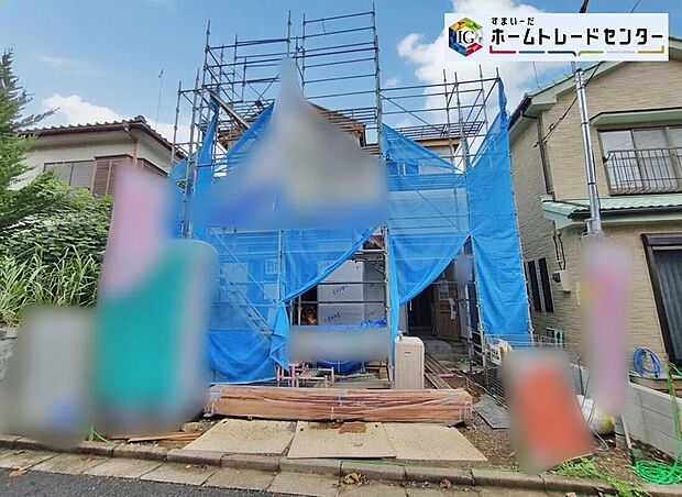 【現地外観写真】洗練されたデザインのお洒落なお住まいです。ゆとりの広さを誇る魅力あふれる邸宅です。