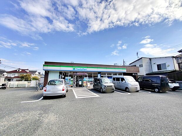 ファミリーマート 大泉学園町四丁目店（約650m）