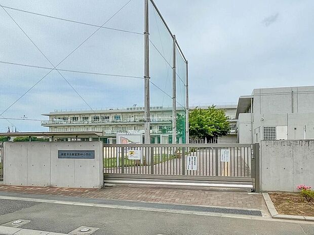 朝霞市立朝霞第四小学校(約700m)