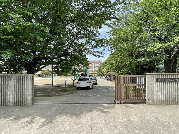 朝霞市立朝霞第四中学校(約1,800m)