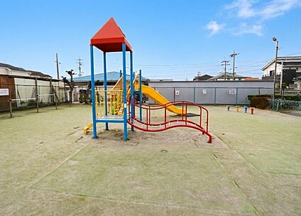 西條殿池ちびっ子広場 約110m(徒歩約2分　自転車約1分)