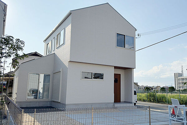 太陽光パネルの付いた創エネ＆省エネのZEH住宅。お問い合わせはお気軽に！/2号地