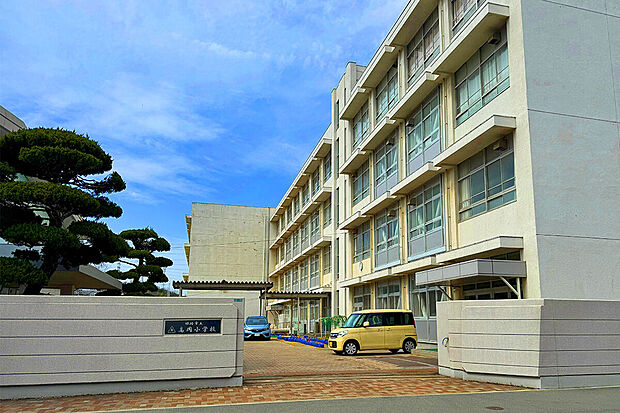 姫路市立高岡小学校(約290m)