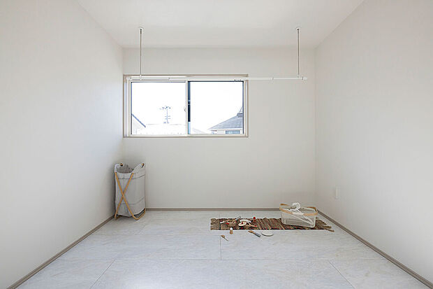 【屋内テラス│天気の影響を受けずに室内干し!】外の天候の影響を受けずに室内干しができる”屋内テラス”。砂埃や花粉の心配無し!/7号地