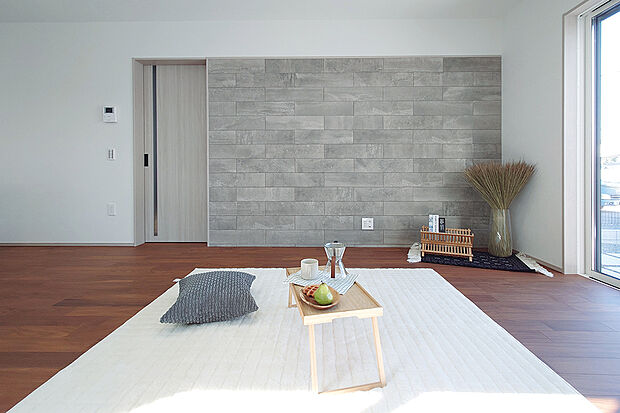 【LDK│エコカラットで空気も快適♪】調湿・脱臭に優れた「エコカラット」を採用。家族が集まる空気を心地よいものにしてくれます。/7号地