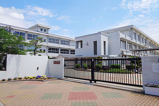 市立広嶺中学校(約220m)