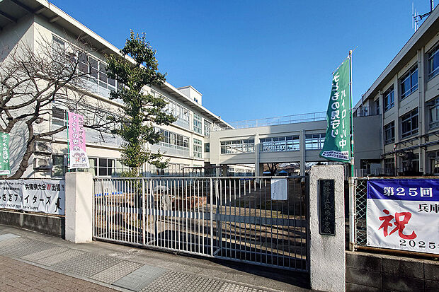 城陽小学校(約1,400m)