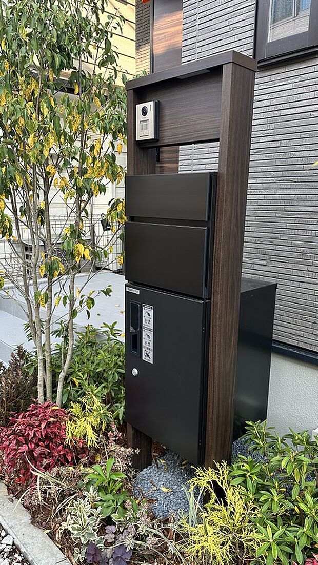 【宅配ボックス】不在時の荷物受け取りをスムーズにする便利な宅配ボックス。快適な暮らしをサポートします。※現地写真(2026年3月撮影)