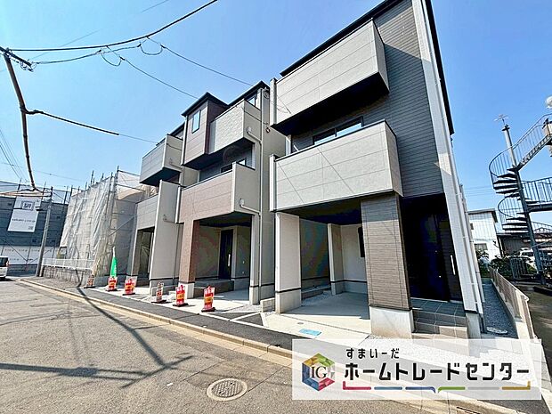 今から見たい!大歓迎です♪ お気軽にホームトレードセンターまでお問い合わせください。 閑静な街並みの分譲地を是非現地にてご覧ください。 近隣の物件も併せてご紹介することも可能です。