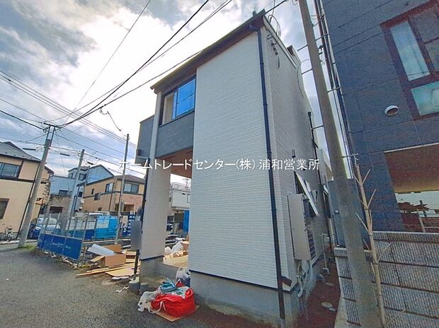 周辺は車通りが少なく、静かで落ち着いた住宅街。お子様との暮らしにも安心の住環境です♪