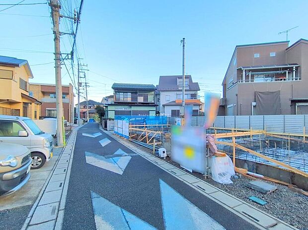 【前面道路含む現地写真】※1号棟
土日だけでなく平日のご見学予約もお待ちしております。お仕事などのご予定に合わせたご都合を教えてください!ご希望に合わせたご紹介をさせていただきます!お気軽にお問い合わせください。