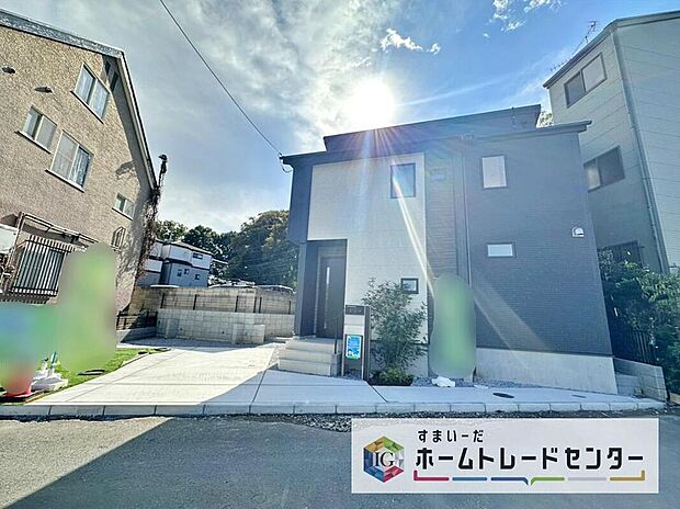 【現地外観写真】子育て環境にはピッタリな落ち着いた周辺環境♪戸建ては建物が独立しているため、マンションのように上下階や隣からの騒音を気にせずに過ごせるのもポイントですね♪