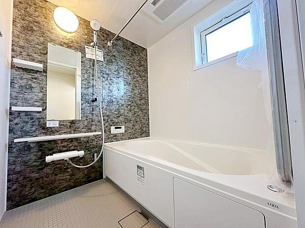 【☆System　Bath☆】入浴するときの姿勢にこだわったスクエアバス。半身浴など、ゆったりと疲れを癒すことができます☆家事を頑張るママに嬉しい追い炊き＆浴室乾燥機付き。