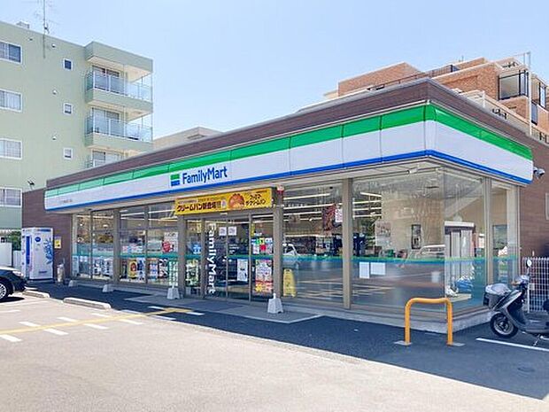 ファミリーマートさいたま鈴谷四丁目店（約600m）