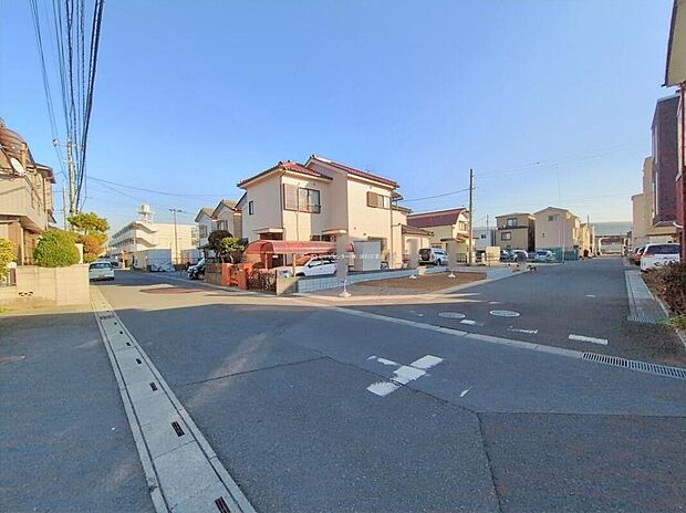 【前面道路含む現地写真】住宅性能表示を全棟取得！お客様のすまいと安全を守る大切な住宅だからこそ、実際の建物の作りと安心感をぜひ現地にてご体感ください！ご見学予約受付です！