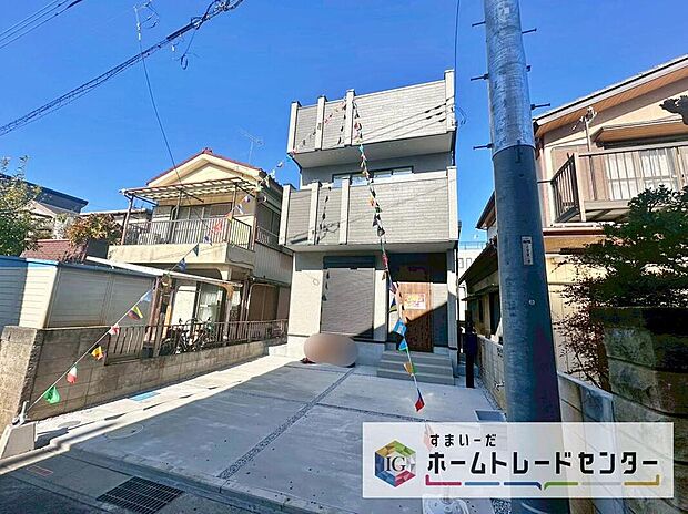 【前面道路含む現地写真】今から見たい！大歓迎です♪ お気軽にホームトレードセンターまでお問い合わせください。 閑静な街並みの分譲地を是非現地にてご覧ください。 近隣の物件も併せてご紹介することも可能です。