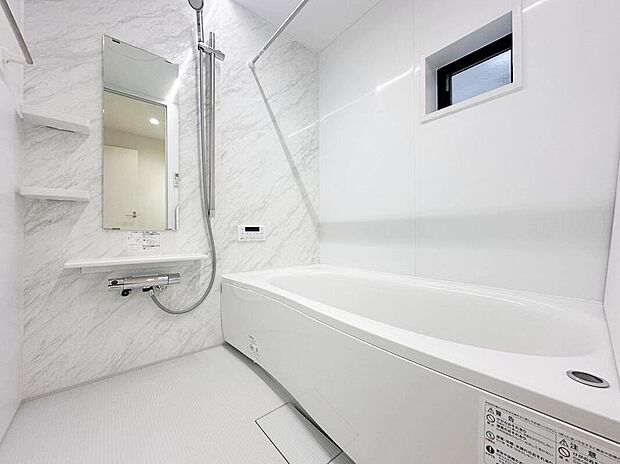 【☆Systembath☆】入浴するときの姿勢にこだわったスクエアバス。半身浴など、ゆったりと疲れを癒すことができます☆家事を頑張るママに嬉しい追い炊き&浴室乾燥機付き。