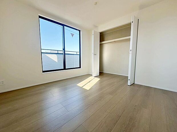 【☆Closet☆】全居室に収納を完備しておりますので、居室の全空間を有効活用出来ます。自分好みのお部屋で、ゆったりお寛ぎ頂けます。