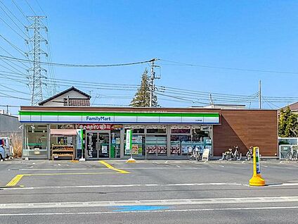 ファミリーマート 川口伊刈店 600ｍ(徒歩8分)