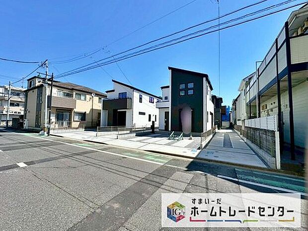 【前面道路含む現地写真】閑静な住宅街は落ち着いた新生活を送るのにぴったりです♪ これだけではない魅力が、現地できっと見つかる！お問合せをお待ちしております。お問い合わせ・資料のご請求などもお気軽にどうぞ。

