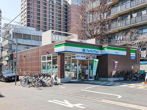 ファミリーマート与野駅西口店(約350m)