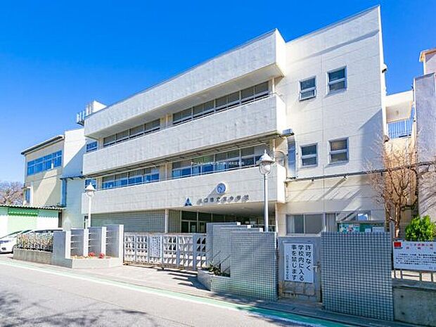 川口市立東中学校(約700m)