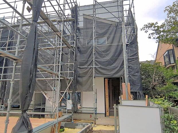 【現地外観写真】☆3号棟☆
閑静な住宅街は落ち着いた新生活を送るのにぴったりです♪ これだけではない魅力が、現地できっと見つかる！お問合せをお待ちしております。お問い合わせ・資料のご請求などもお気軽にどうぞ。