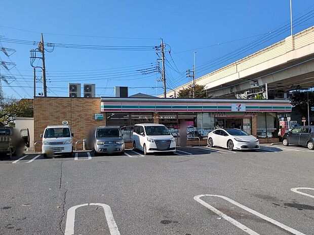 セブンイレブン川口安行慈林北店(約550m)