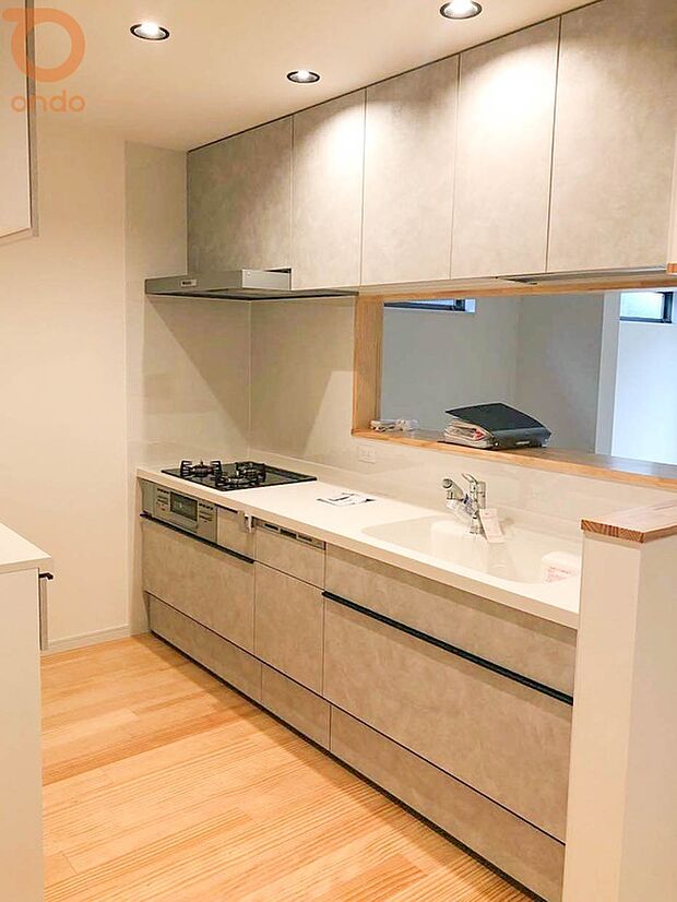 【ondo建物プラン例/キッチン】人気の対面式キッチン♪LDKのどこにいても全体を見渡しやすく、お子様が宿題に取り組む姿や遊ぶ姿を安心して見守ることができます。