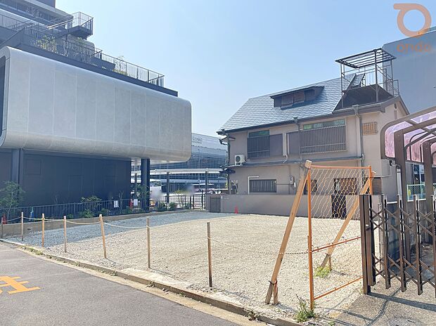 【現地外観写真】＼ 約30坪の敷地×駅近の好立地！ ／
■京阪本線「枚方市」駅 徒歩3分
■枚方第二小学校 徒歩18分／枚方中学校 徒歩17分