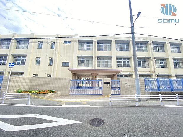 大阪市立すみれ小学校(約320m)