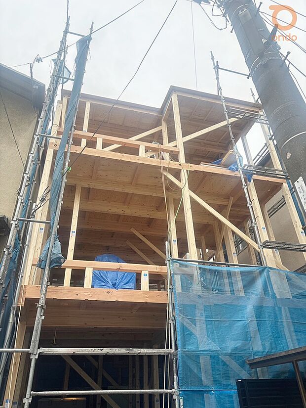 【【現地外観写真】】＼モデルハウス建築中！！／完成をお楽しみに・・・♪