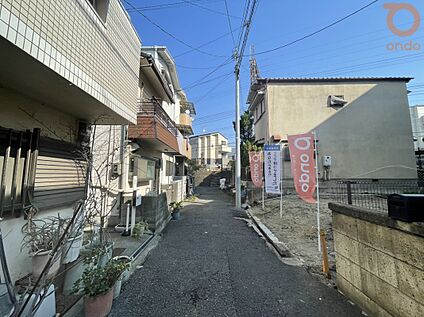 【前面道路含む現地写真】