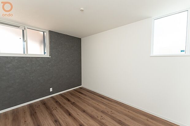 【【建物プラン例/洋室】】落ち着きのあるカラーリングでまとめられた洋室。コンパクトながらも使い勝手が良く、ライフスタイルに合わせて柔軟に活用できます。