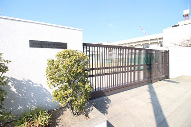 大阪市立高津中学校（約1,040m）