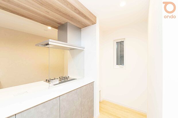 【【ondo建物プラン例/キッチン】】料理をしながらも、空間の広がりを感じられるキッチン。閉塞感のない設計で、心地よい時間が流れます。